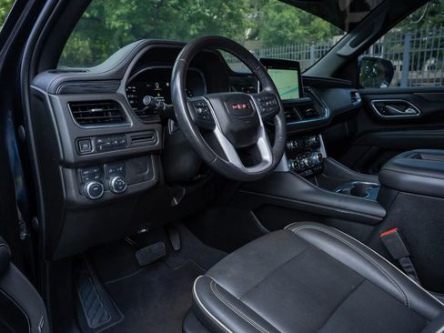 Used 2022 GMC Yukon XL SLT AWD/4WD image 10