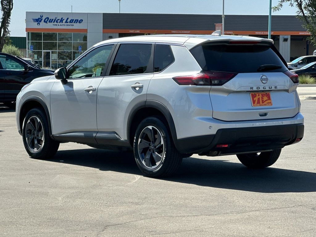 Used 2025 Nissan Rogue SV FWD image 3