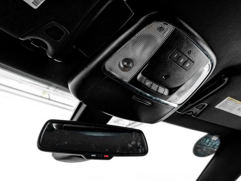 Used 2019 Chrysler 300 S image 28