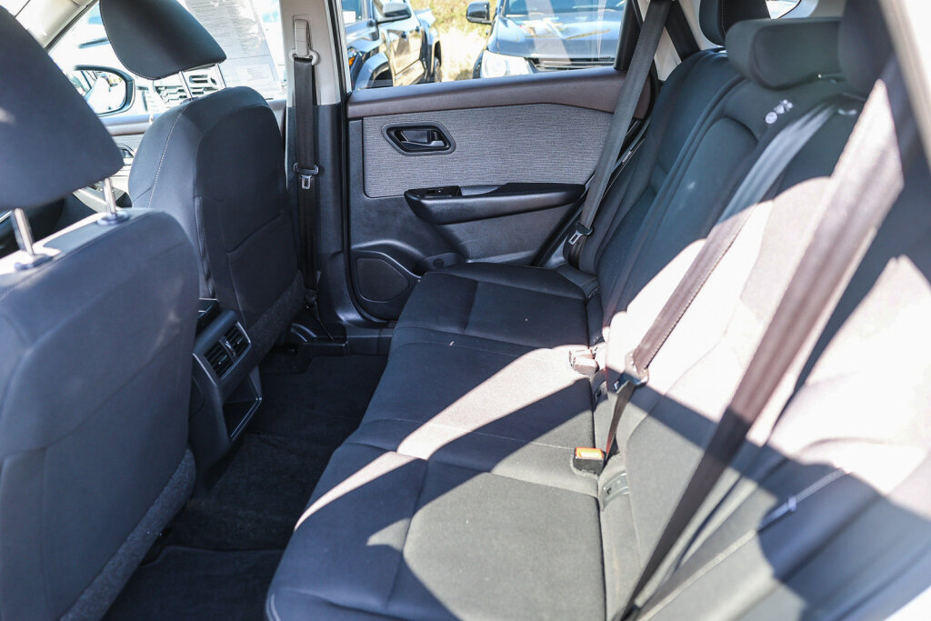 Used 2023 Nissan Rogue S FWD image 7