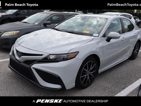 Used 2023 Toyota Camry SE FWD image 1