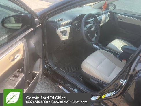 Used 2015 Toyota Corolla LE FWD image 5