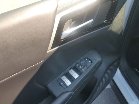 Used 2024 Mitsubishi Outlander SE FWD image 12