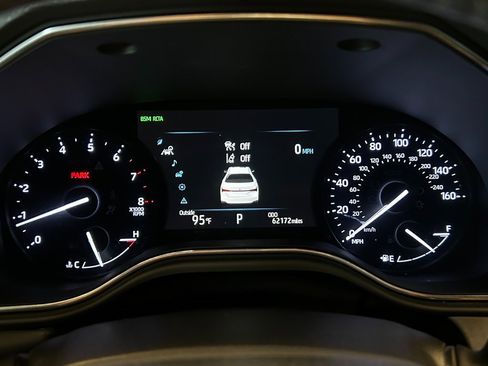 Used 2019 Toyota Avalon XLE w/ Moonroof Package image 9