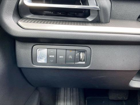 Used 2026 Chevrolet Traverse LT AWD/4WD image 36