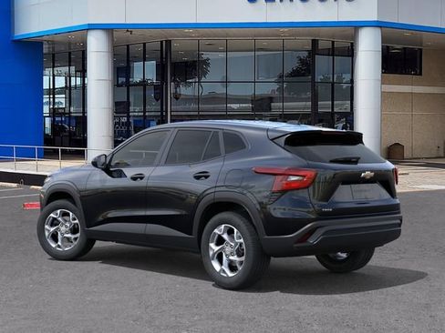 New 2026 Chevrolet Trax LS w/ LS Convenience Package FWD image 3
