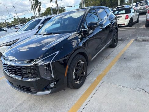 Used 2026 Kia Sportage EX FWD image 4