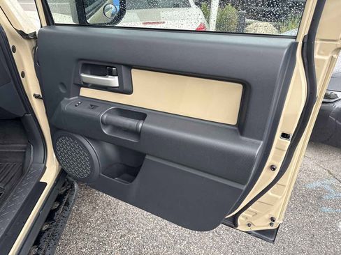 Used 2014 Toyota FJ Cruiser 4WD w/ Upgrade Package image 19