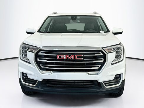Used 2024 GMC Terrain SLT AWD/4WD image 2
