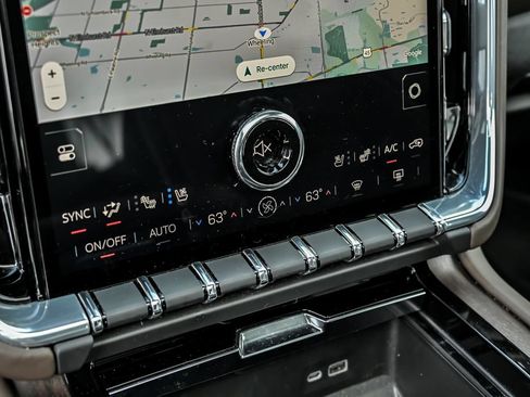 Used 2025 GMC Yukon XL Denali Ultimate AWD/4WD image 30