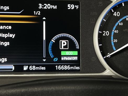 Used 2023 Nissan Leaf S image 16