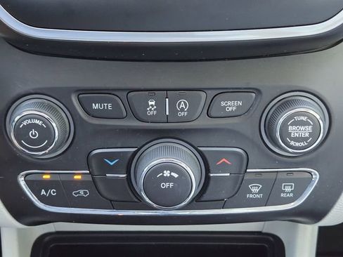 Used 2020 Jeep Cherokee Latitude Lux w/ Quick Order Package 26H Lux image 19