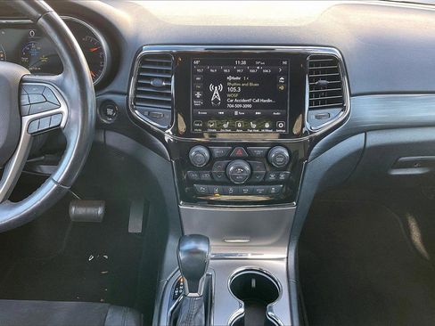 Certified 2022 Jeep Grand Cherokee Laredo X image 12