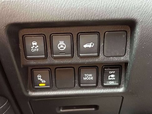 Used 2020 Nissan Pathfinder SL FWD image 22