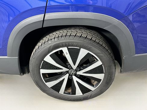 Used 2024 Volkswagen Taos SE image 11