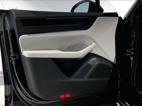 New 2026 Porsche Macan 4 Electric image 23