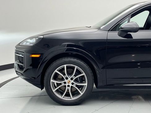 Used 2025 Porsche Cayenne image 29