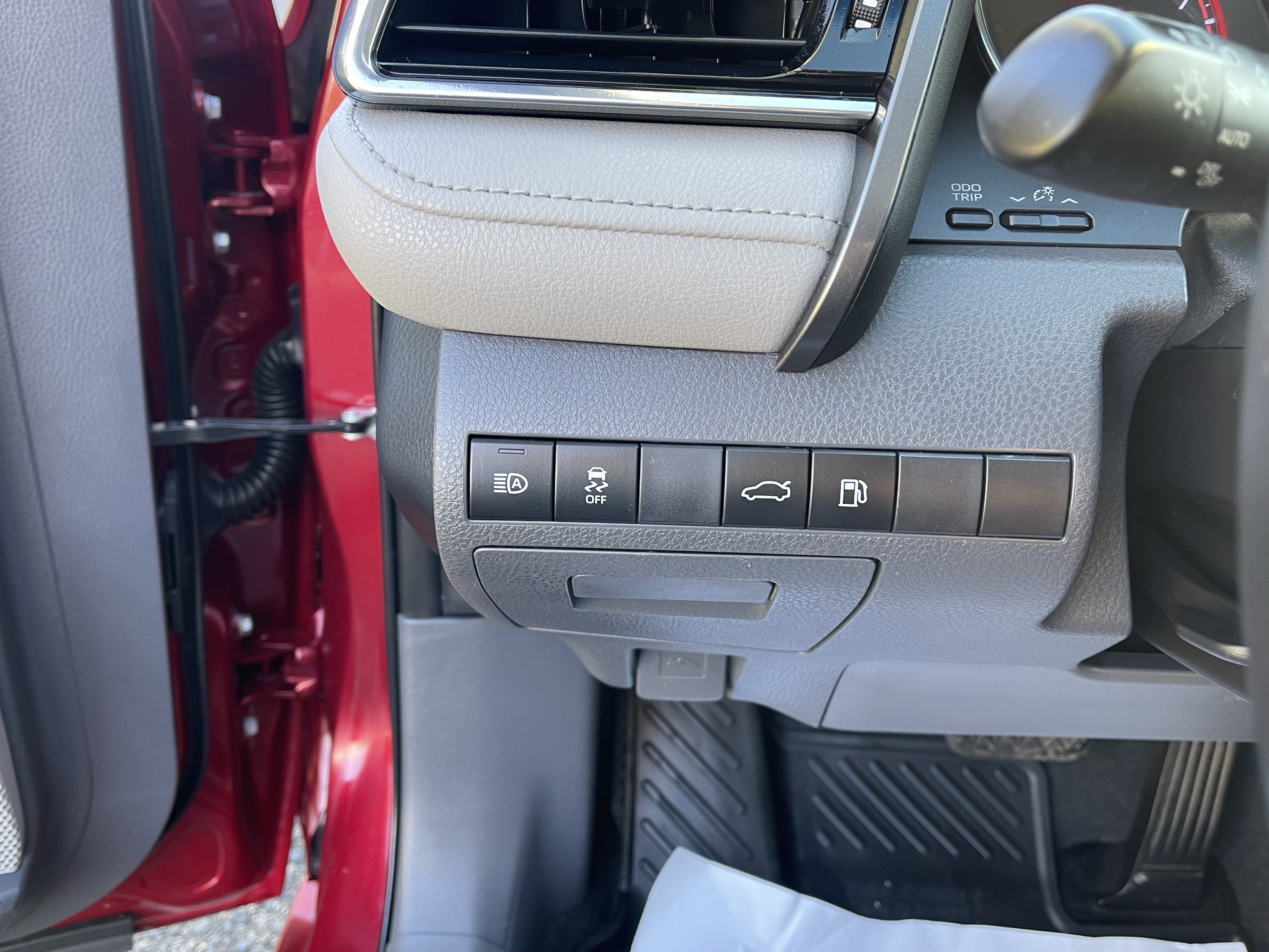 Used 2018 Toyota Camry XSE FWD image 25