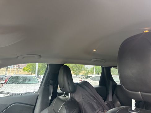 Used 2021 Jeep Cherokee Latitude Plus image 7