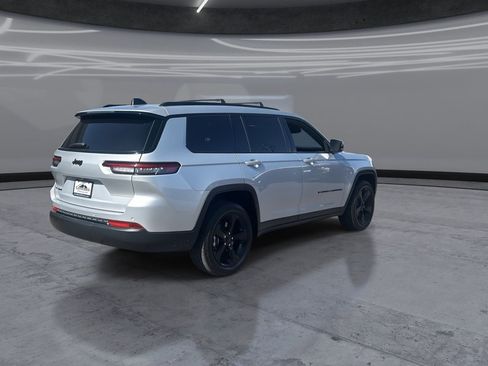 Used 2022 Jeep Grand Cherokee L Laredo AWD/4WD image 5