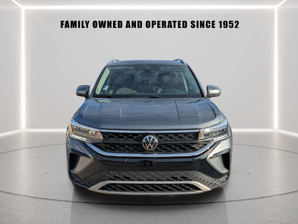 Certified 2023 Volkswagen Taos SE w/ Panoramic Sunroof Package FWD image 6