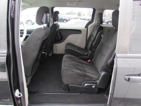 Used 2016 Dodge Grand Caravan SXT w/ UConnect Hands-Free Group image 5