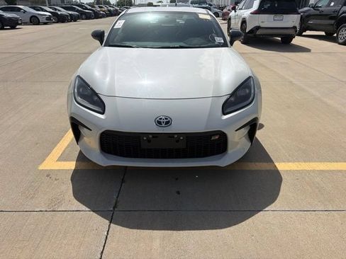 Used 2023 Toyota GR86 Premium w/ ALL Weather Mat Package (TMS) RWD image 2