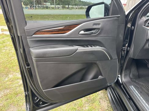 Used 2023 Cadillac Escalade ESV Premium Luxury AWD/4WD image 20