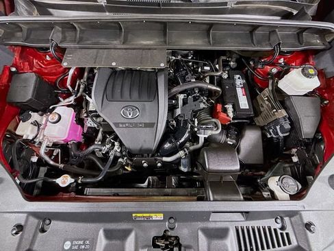Used 2023 Toyota Highlander LE FWD image 31