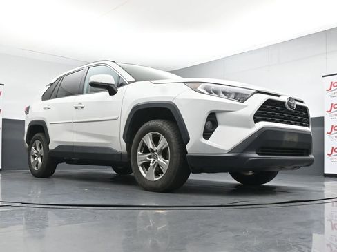 Used 2021 Toyota RAV4 XLE w/ Convenience Package AWD/4WD image 18