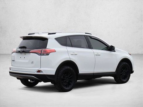 Used 2018 Toyota RAV4 SE w/ Power Extra Value Package AWD/4WD image 5