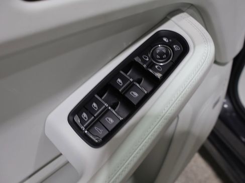 Used 2021 Porsche Macan Turbo AWD/4WD image 13