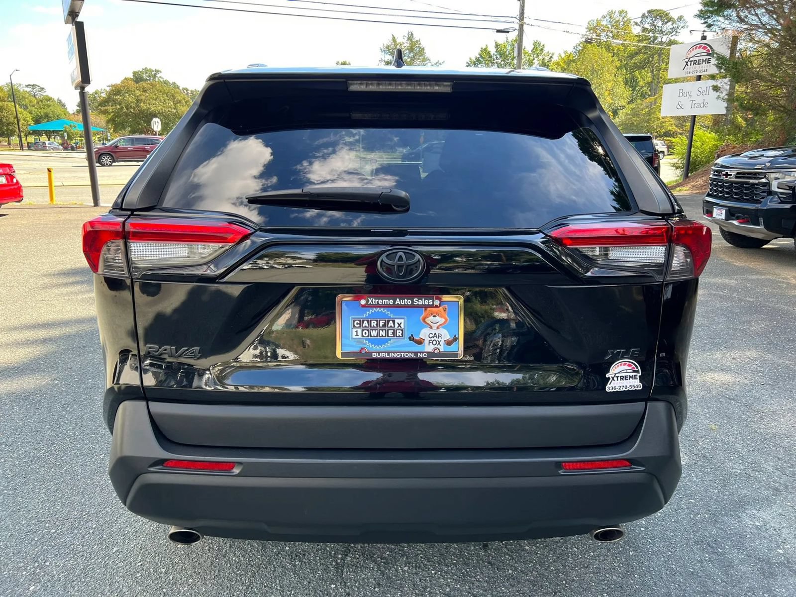 Used 2021 Toyota RAV4 XLE Premium FWD image 4