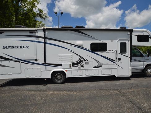 Used 2019 Ford E-450 and Econoline 450 Super Duty w/ Motorhome Prep Package RWD image 7