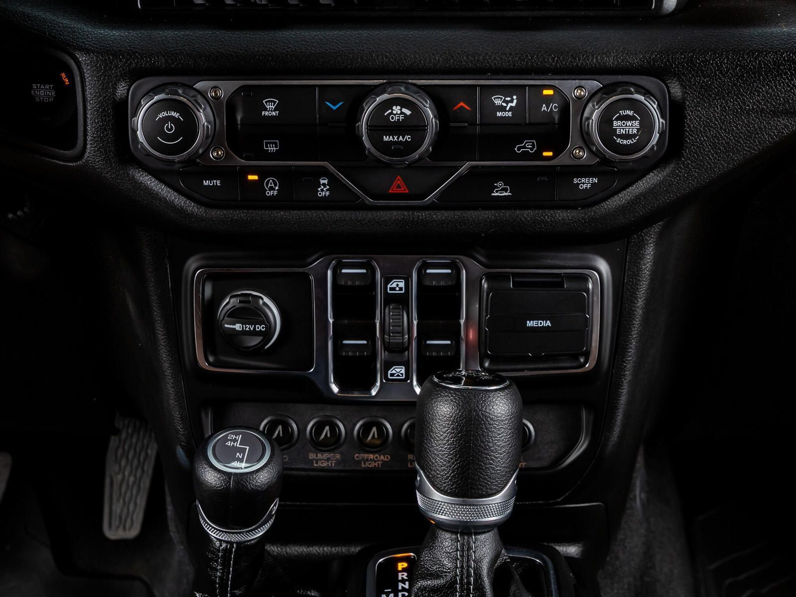 Used 2025 Jeep Wrangler Unlimited Sport AWD/4WD image 25