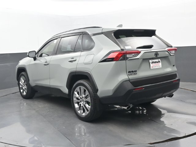 Used 2022 Toyota RAV4 XLE Premium FWD image 3