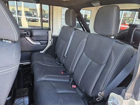 Used 2016 Jeep Wrangler Unlimited Rubicon w/ Connectivity Group image 19