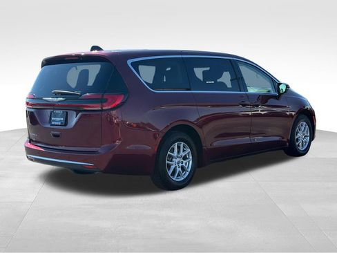 Used 2023 Chrysler Pacifica Touring-L w/ Uconnect Theater Family Group FWD image 23