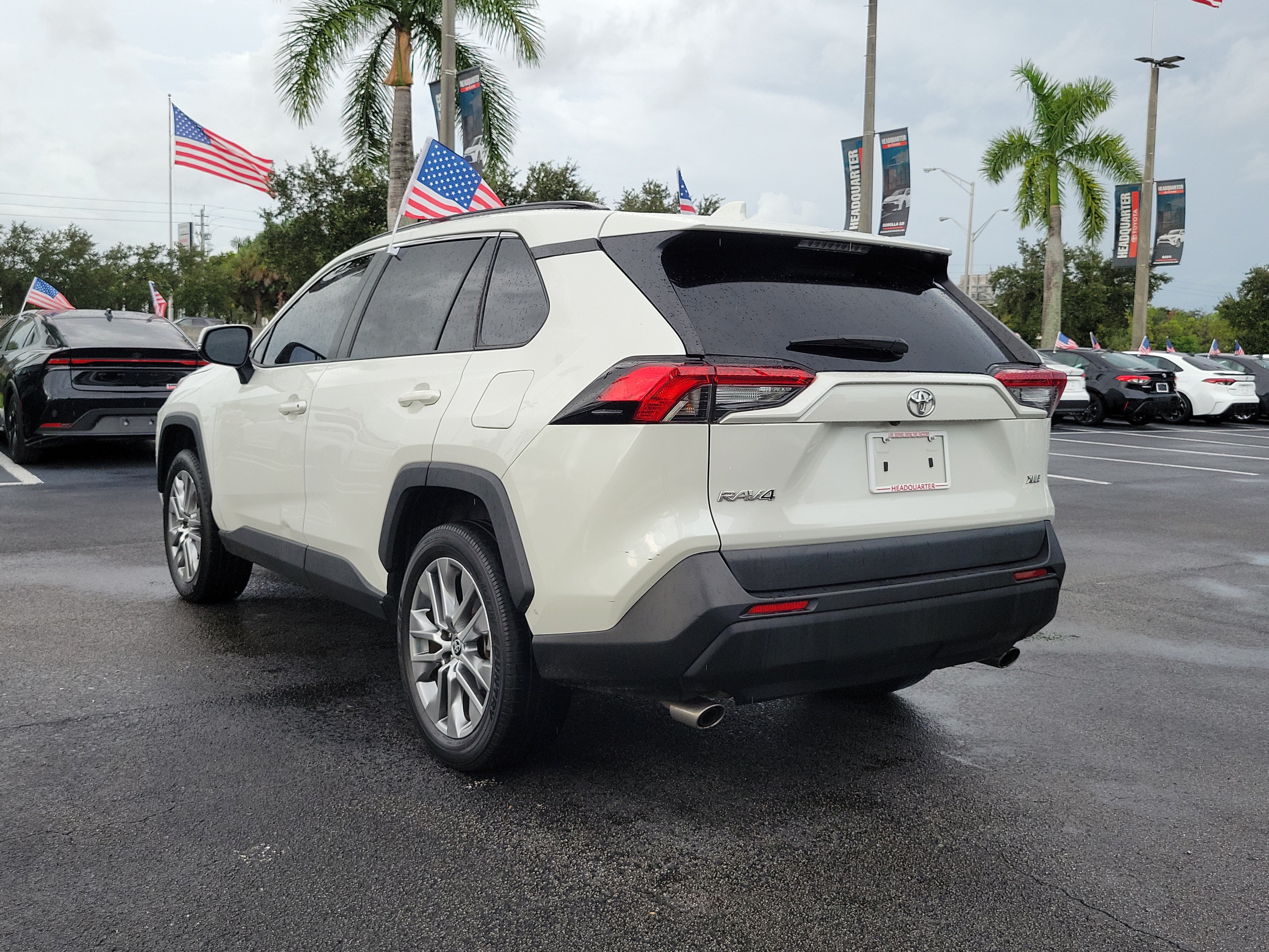 Used 2022 Toyota RAV4 XLE Premium FWD image 9