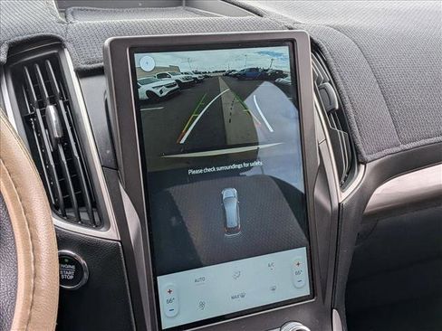 Used 2021 Ford Edge SE image 12