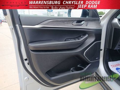 Used 2024 Jeep Grand Cherokee Limited 4xe AWD/4WD image 13