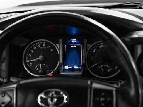Used 2020 Toyota Tacoma SR5 RWD image 19