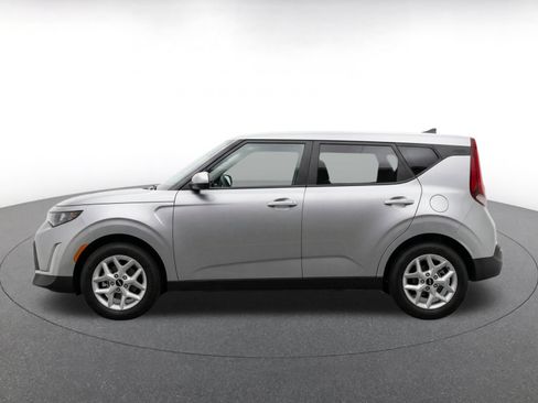 Used 2025 Kia Soul LX w/ LX Technology Package FWD image 4