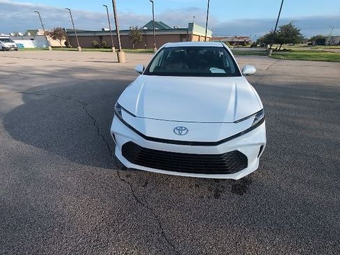 Used 2026 Toyota Camry LE w/ Convenience Package image 16