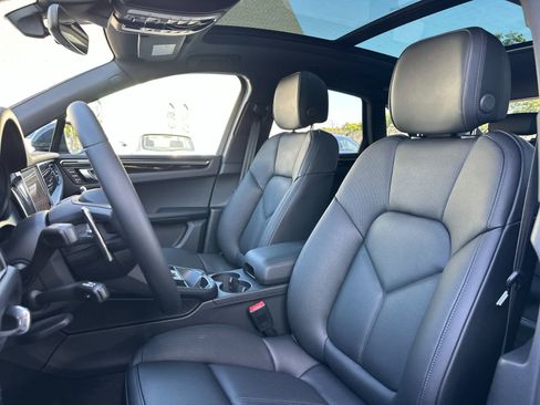 New 2026 Porsche Macan AWD/4WD image 5