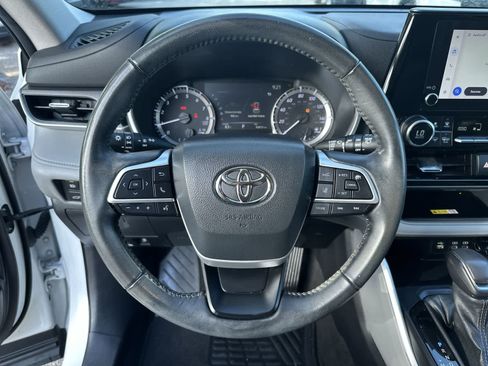 Used 2023 Toyota Highlander XLE FWD image 18