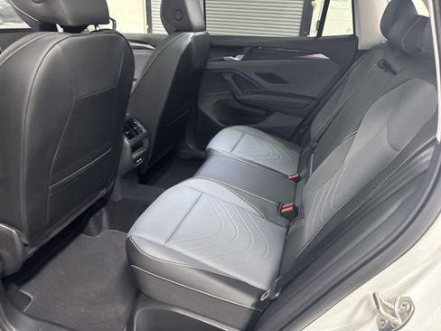 New 2025 Volkswagen Tiguan SE image 30