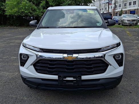 Used 2024 Chevrolet TrailBlazer LS FWD image 2