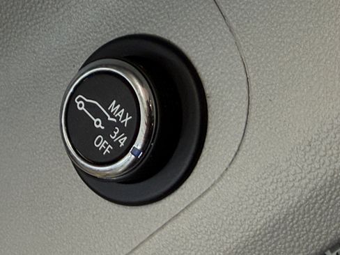 Used 2023 GMC Acadia SLT w/ Technology Package image 42