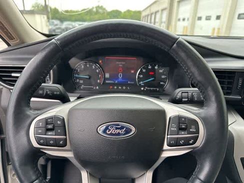 Used 2023 Ford Explorer XLT w/ Equipment Group 202A AWD/4WD image 7